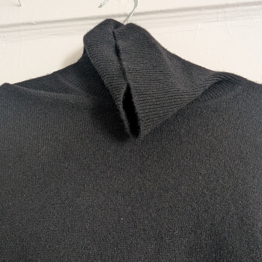 Charter Club 100% cashmere Black Turtleneck sweater, Large EUC, quiet luxury - Picture 4 of 4